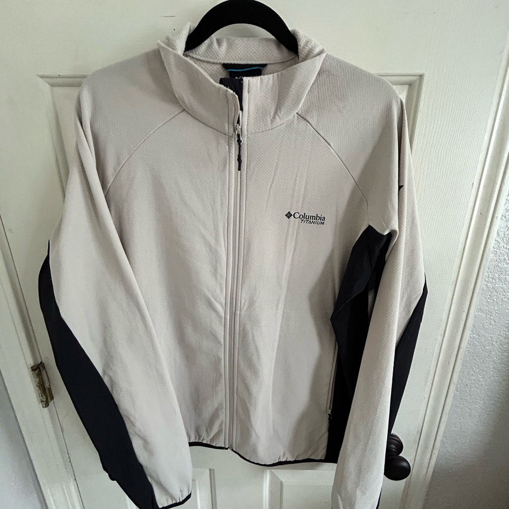 Columbia Spectre Ridge II Women's Beige and Black Utility Jacket